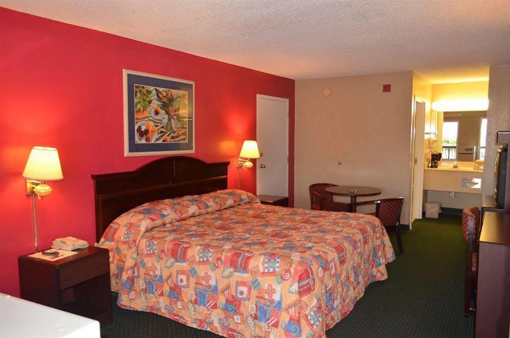 Red Roof Savannah North I-95 - Hotel 2*