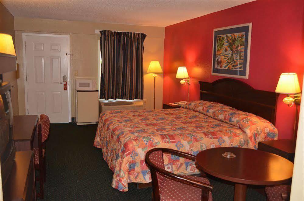 Hotel Red Roof Savannah North I-95 -